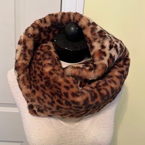 NWT Ann Taylor faux leopard collar